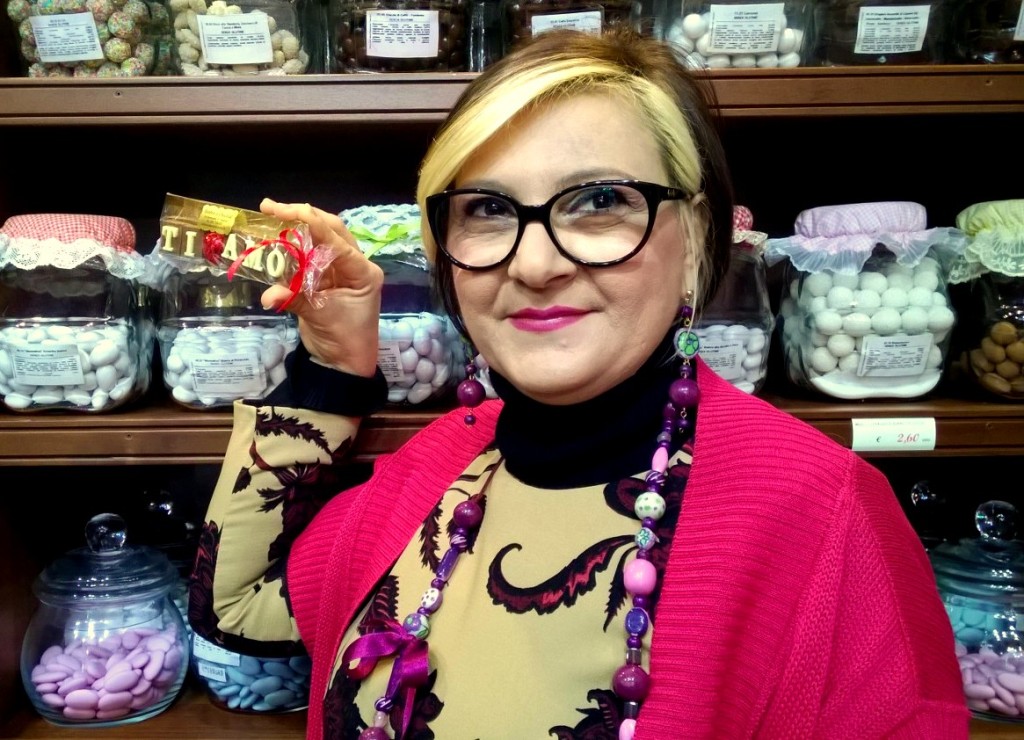 Libri, dolci, fiori e caramelle: i piaceri dello shopping a Taranto
