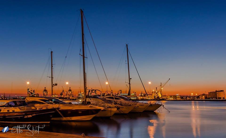 Apericena al tramonto in barca a vela, emozioni d’autunno