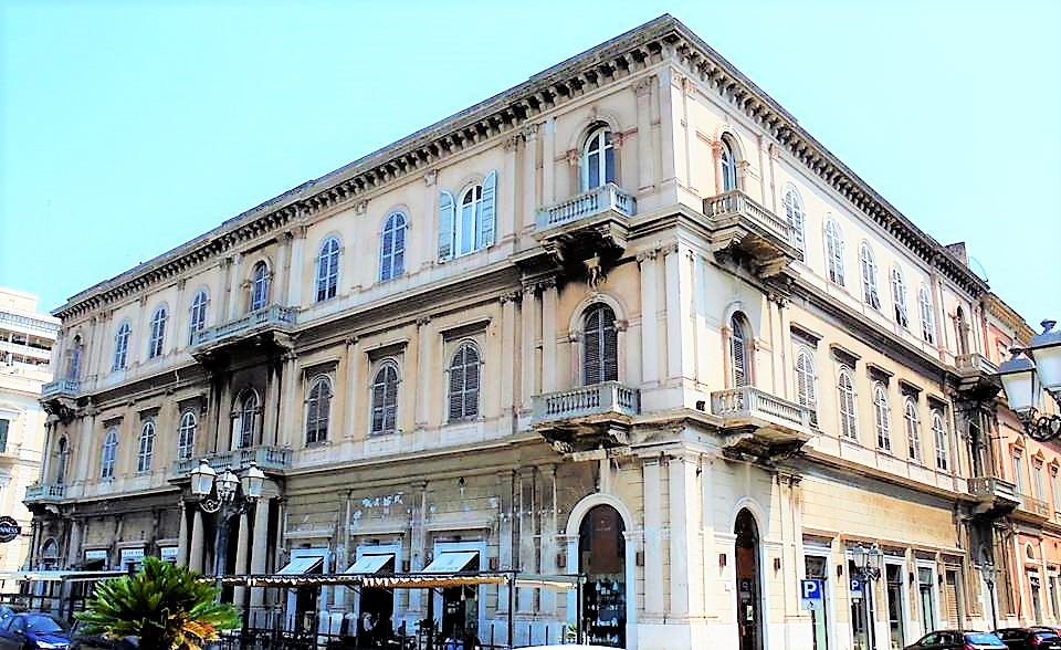 Palazzo Savino Ameglio, il primo edificio di Taranto nel borgo umbertino
