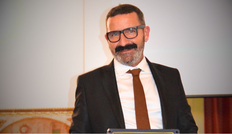Vito Fuggetti, acclamato maestro pizzaiolo, orgoglio tarantino, ha recentemente conquistato l'ambito premio L’Arcimboldo d’Oro a Napoli